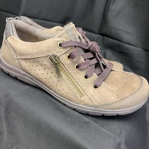 Earth Origins- Etta Women’s Platinum Brown with‎ Zipper Shoes, Size: 6-1/2